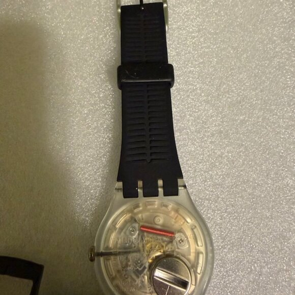 Swatch watch silver face - Picture 4 of 6